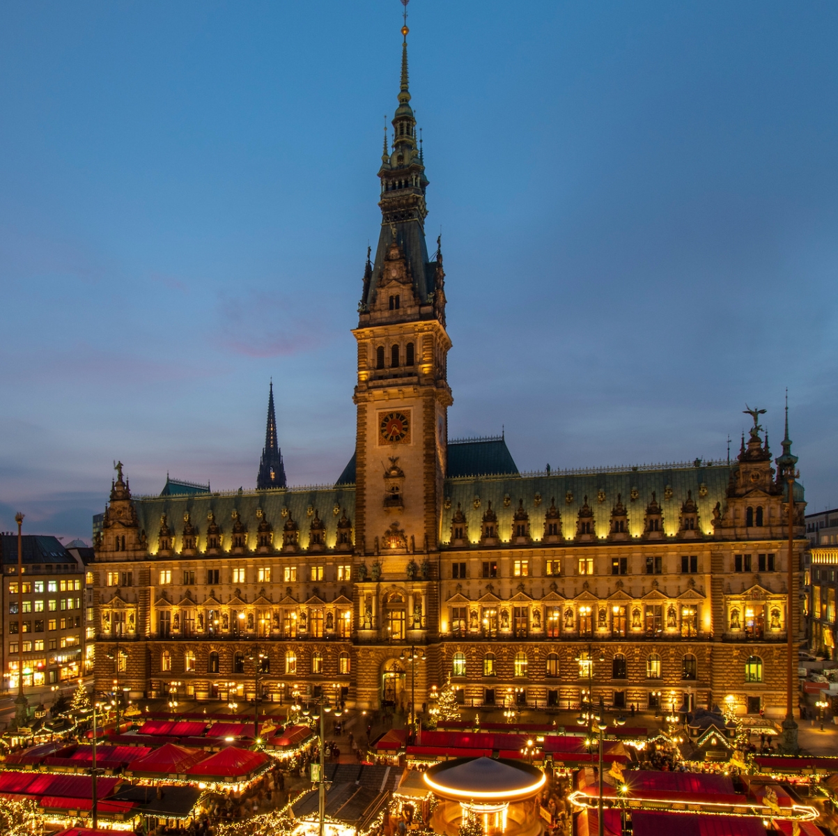 Hamburg zu Weihnachten – Weihnachtsmarkt auf dem Rathausmarkt