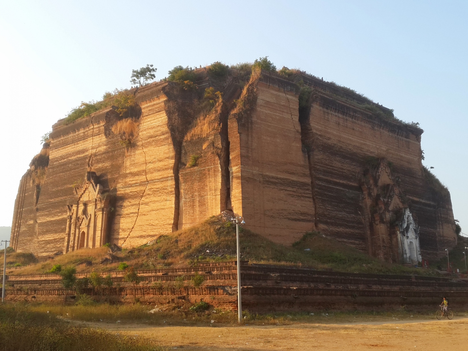 Mingun Pahtodawgyi stupa in Birmania