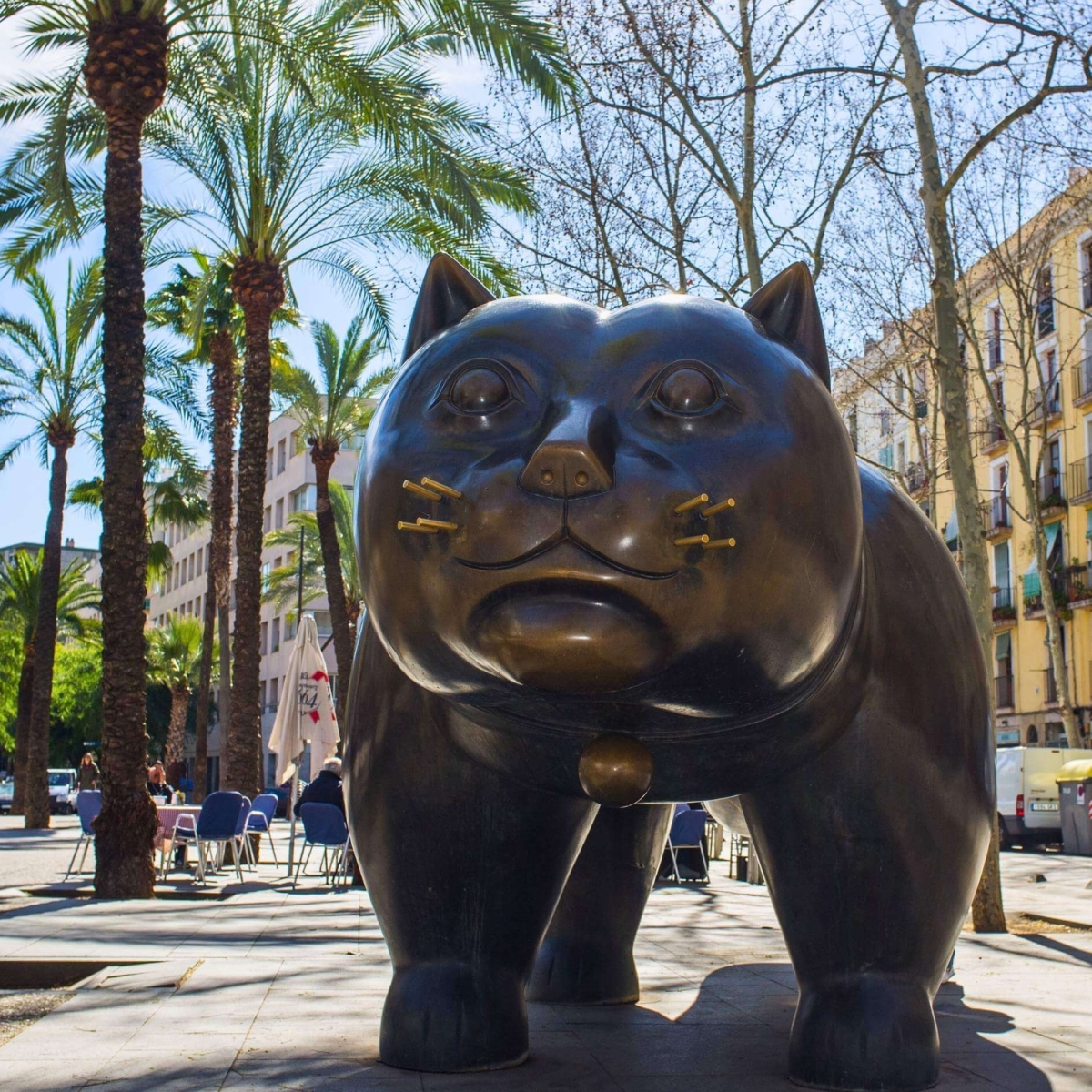 Riesige Katzenstatue im Raval, Barcelona