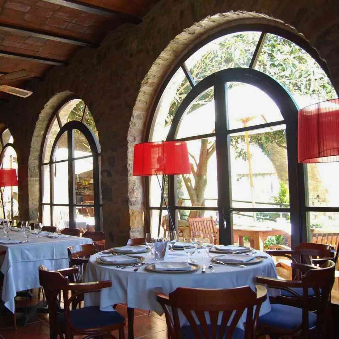 Bar im Royal Curia Restaurant in Besalu