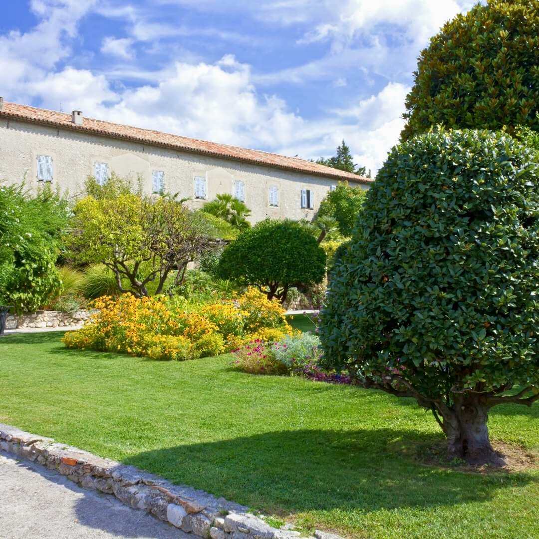 Veduta del monastero di Cimiez e del suo giardino a Nizza, in Francia