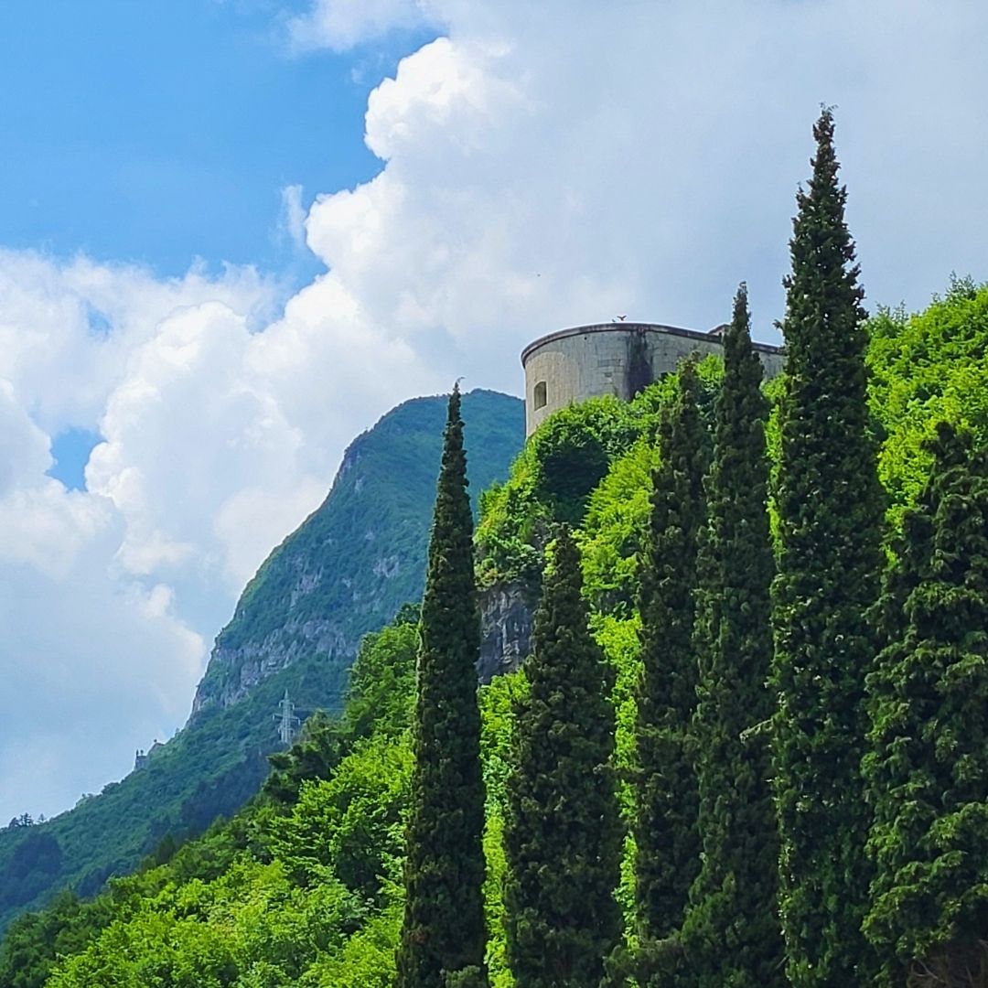 Rocca d'Anfo offers breathtaking natural scenery, a variety of outdoor activities, and nearby attractions, making it the ideal destination for a memorable getaway.