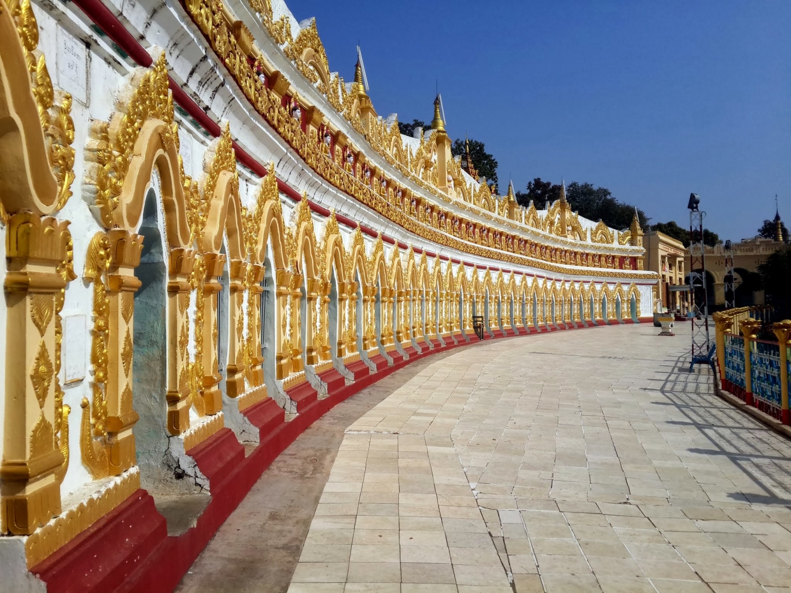 Umin Thonze Pagoda, Birmania