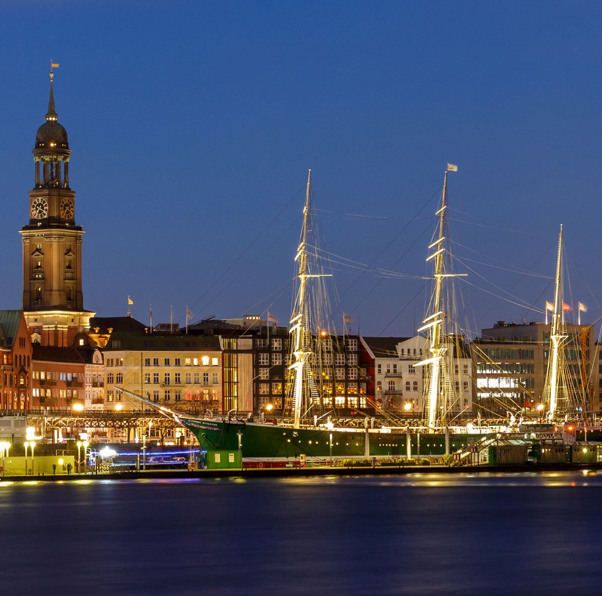 Rickmer Rickmers and Michel at the blue hour