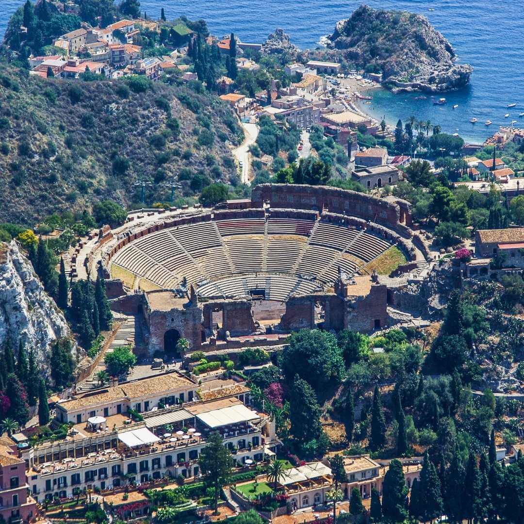 Veduta aerea del Teatro Greco di Taormina Sicilia