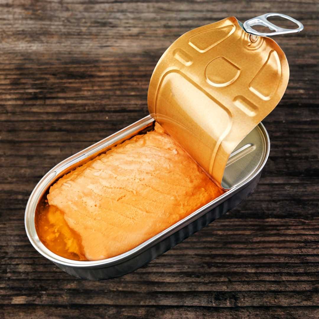 Boîte de saumon ouverte
