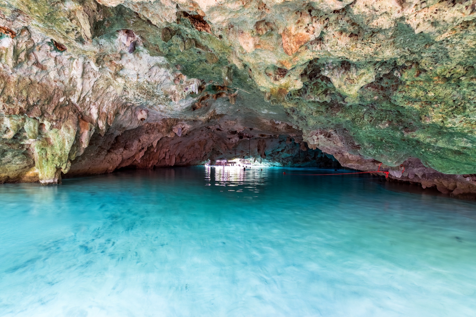 Blick auf eine Cenote in der Nähe von Tulum, Mexiko