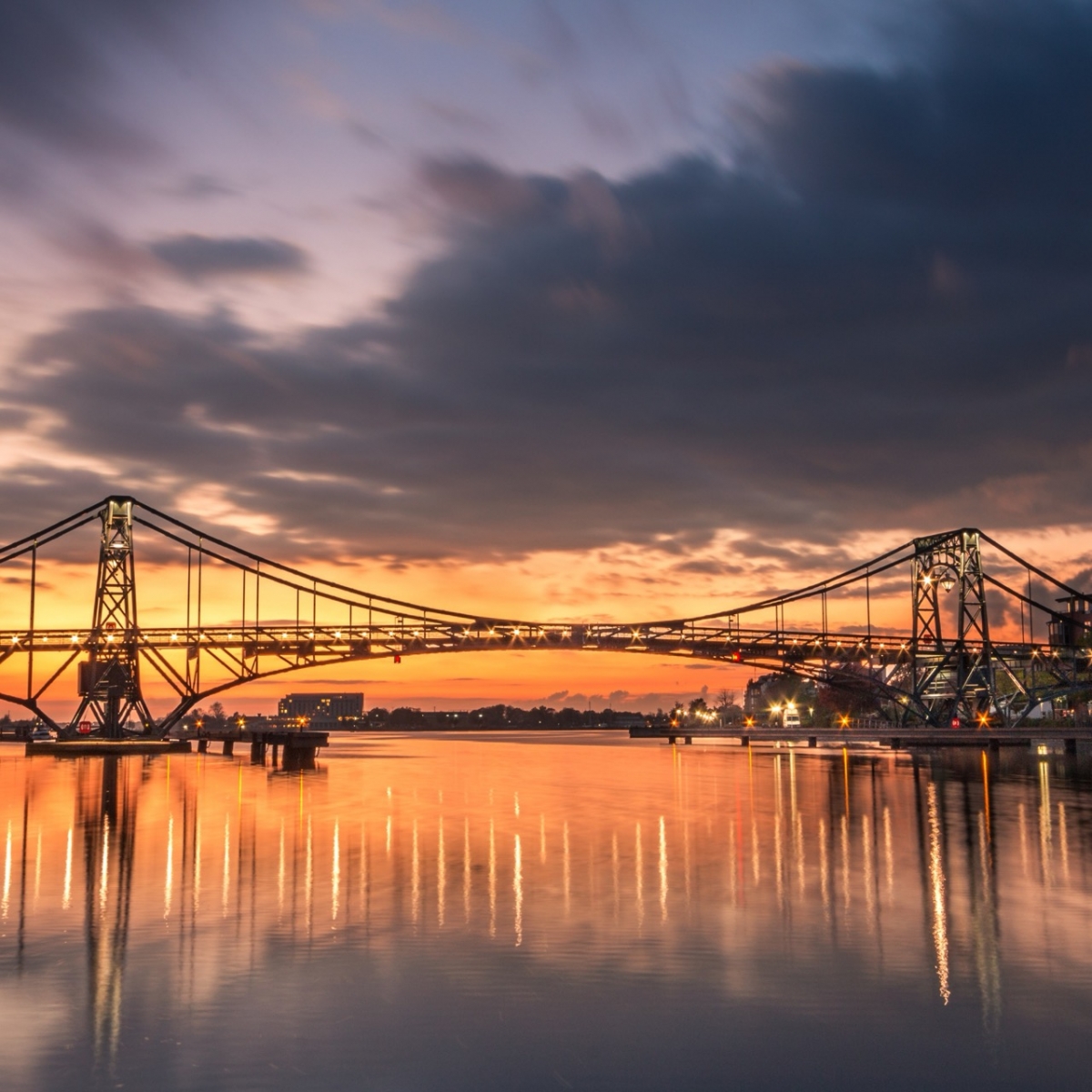 Un'altra vista del gioiello storico locale: Kaiser-Wilhelm-Brücke