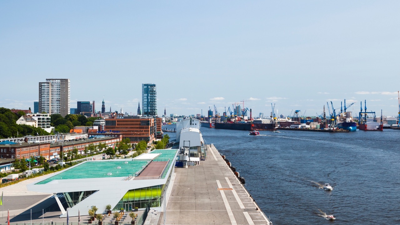 Vue depuis le Dockland à Hambourg.jpg