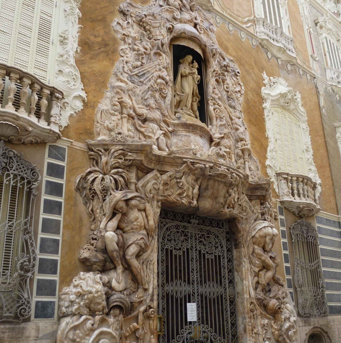 Portal des Palastes des Marquis von Two Waters, Valencia, Spanien