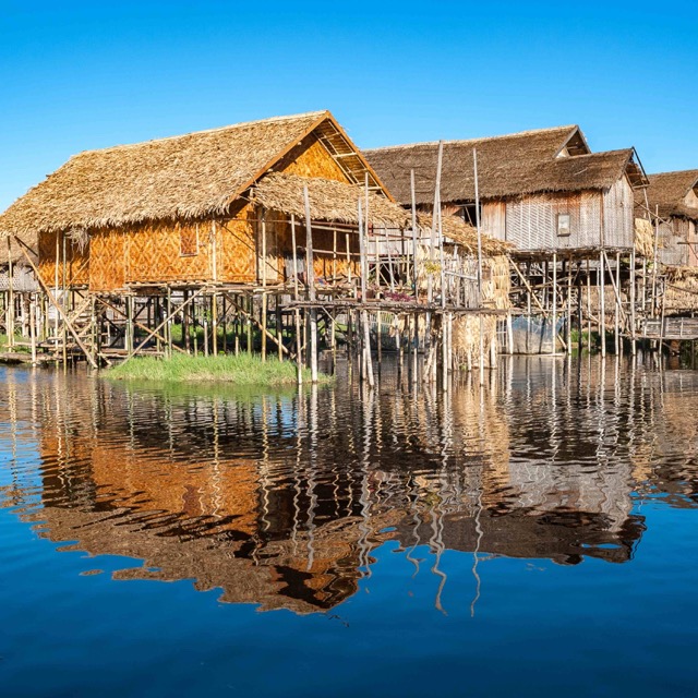 Плавучая деревня на озере Инле, Мьянма.