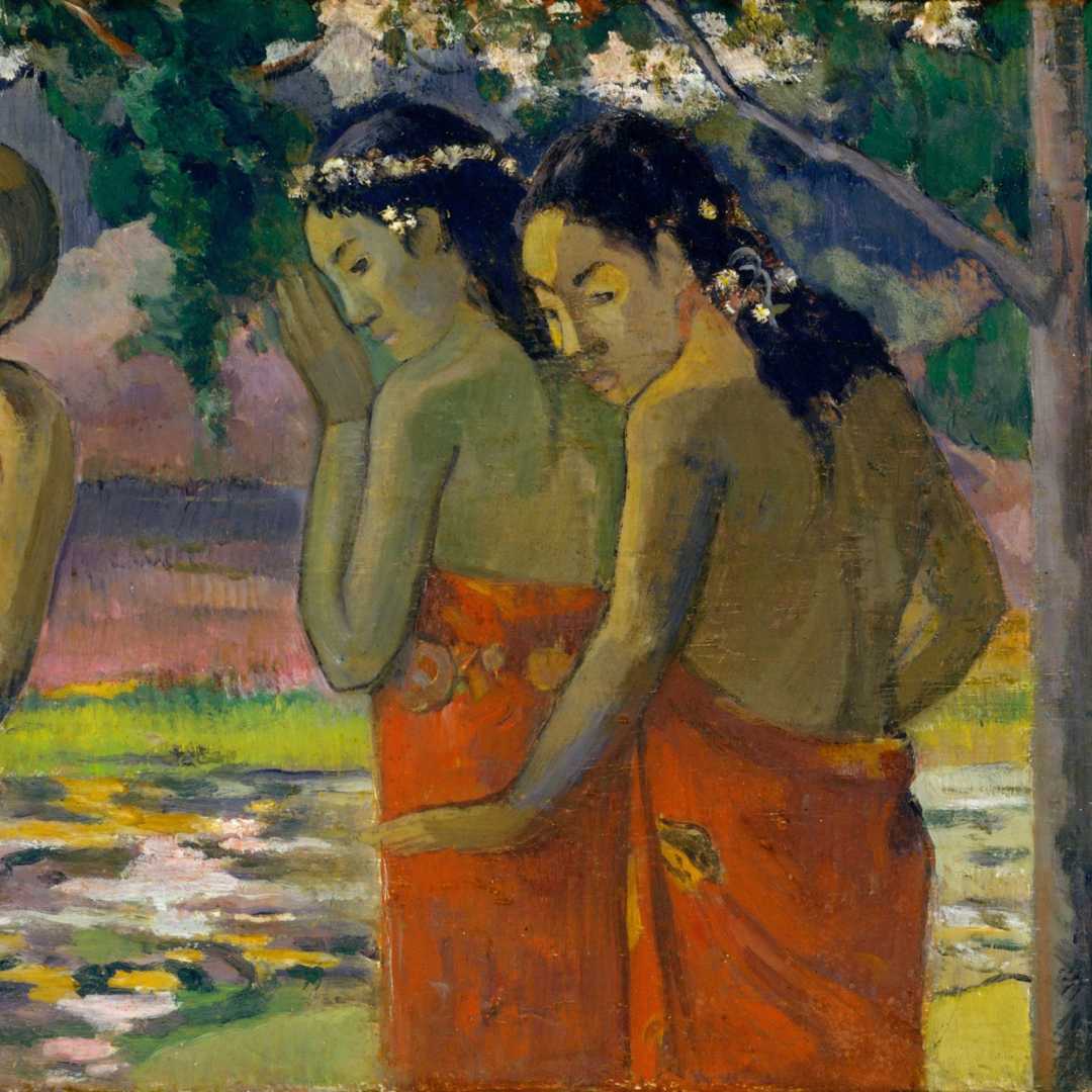 Fatata te Miti (In riva al mare), di Paul Gauguin, 1892, dipinto post-impressionista francese, olio su tela. Dipinto durante il primo viaggio di Gauguin a Tahiti, raffigura una donna che si toglie il pareo per unirsi ad un compagno che si sta tuffando in mare (2)