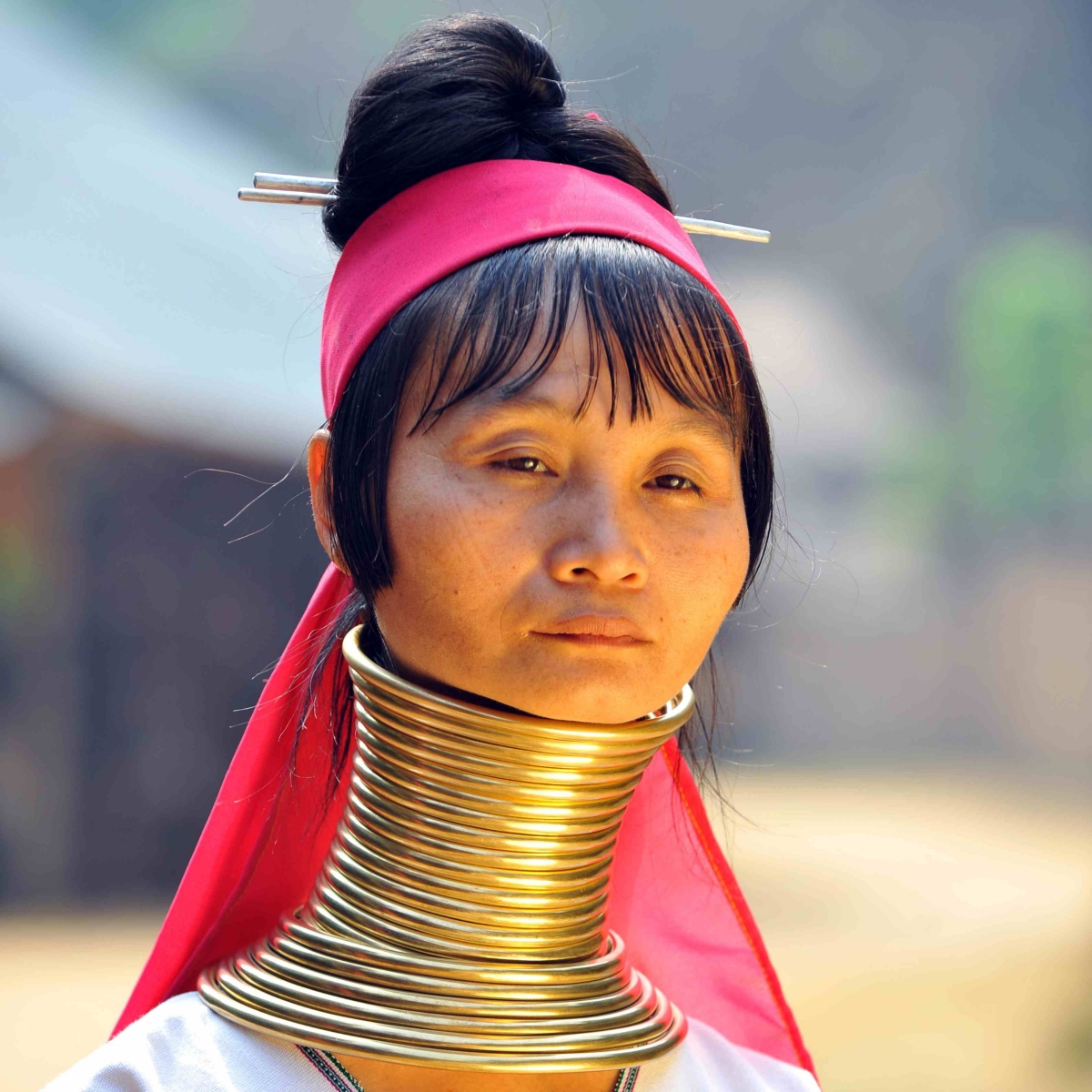 Donna dal collo lungo in Birmania sul Lago Inle