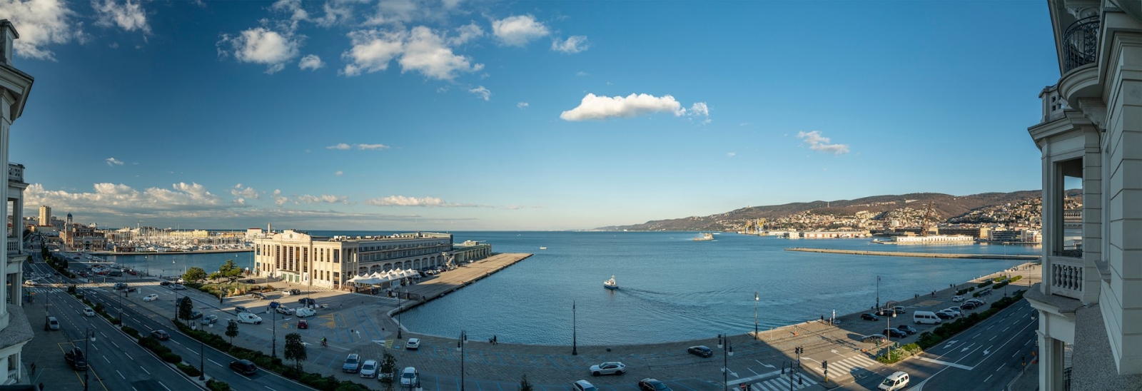 Paesaggio urbano di vista aerea di Trieste