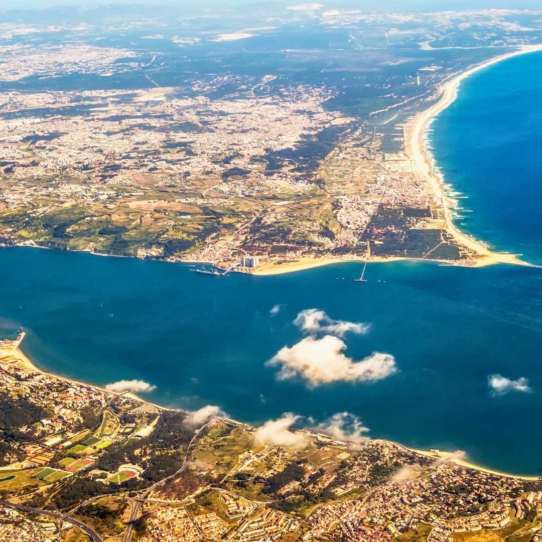 Blick über Lissabon - Fluss Tajo / Costa da Caparica, Portugal