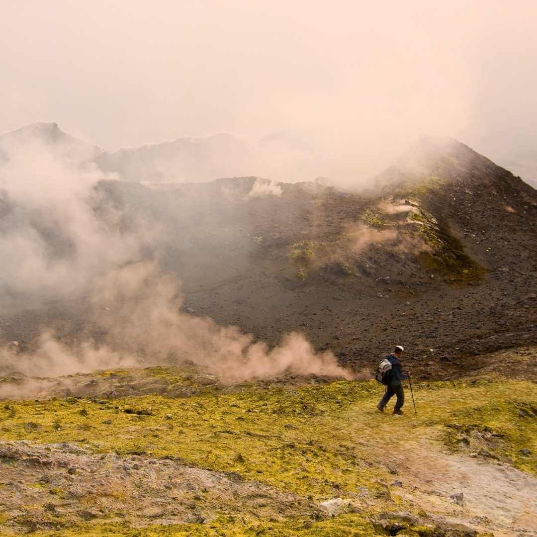 Guida escursionistica sul vulcano Etna.