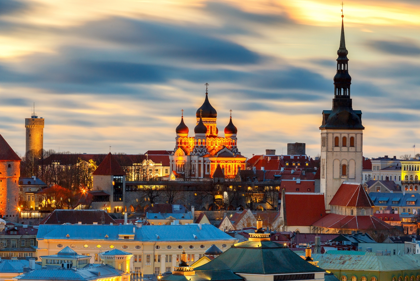 Tallin.  La cathédrale Alexandre Nevsky sur la colline de Toompea.