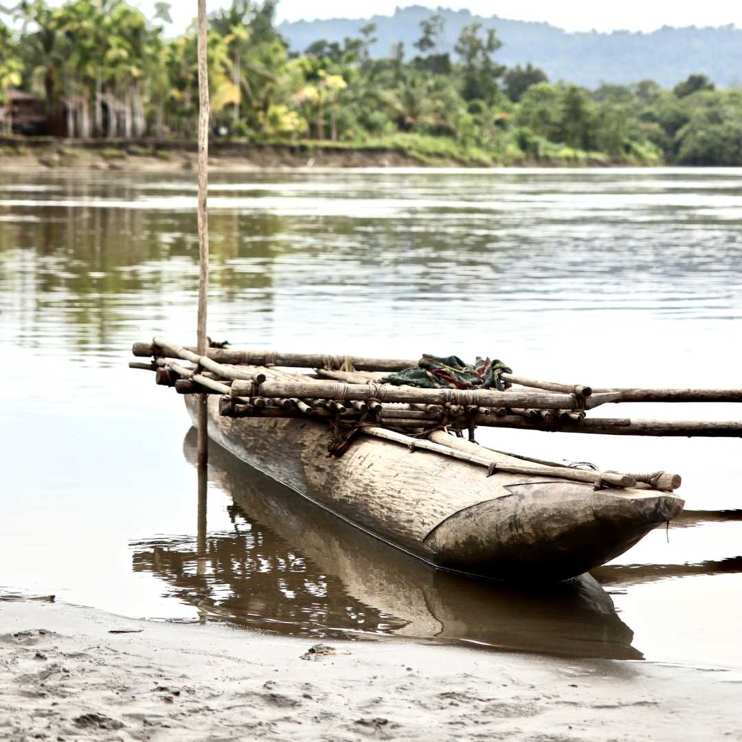 Barco de pescadores en Papua Nueva Guinea