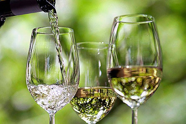 In Frankreich werden jährlich mindestens 90 Liter von gutem Wein  getrunken