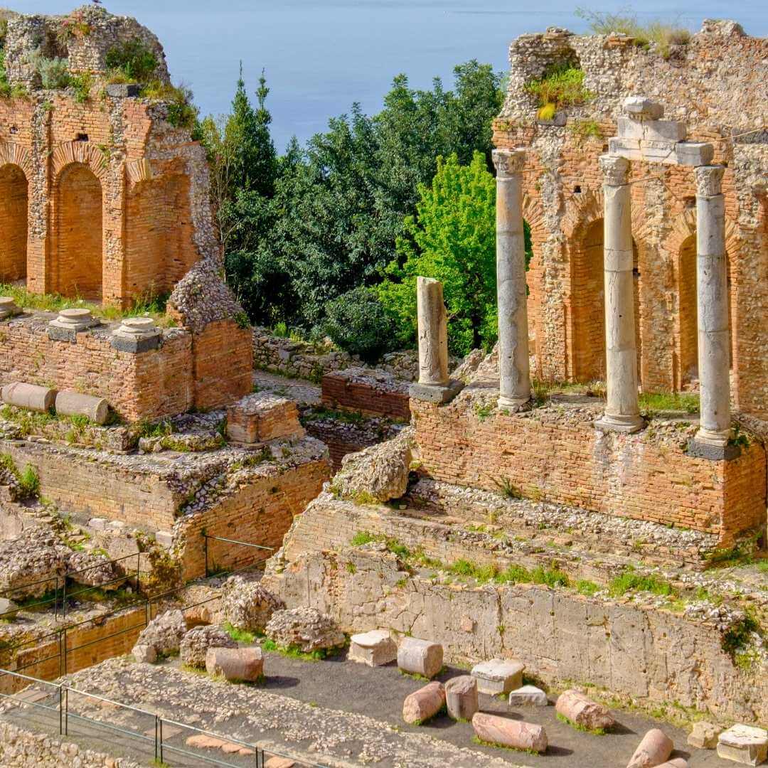 Teatro Antico di Taormina, antico teatro greco costruito nel III secolo a.C. (Sicilia, Italia)