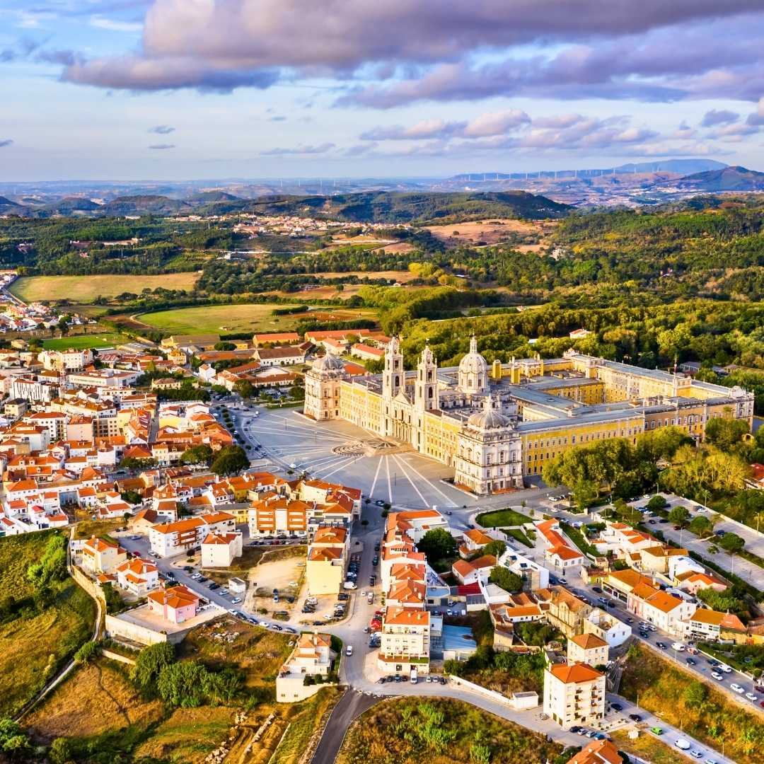 Vista aérea del Palacio de Mafra - Patrimonio Mundial de la UNESCO en Portugal