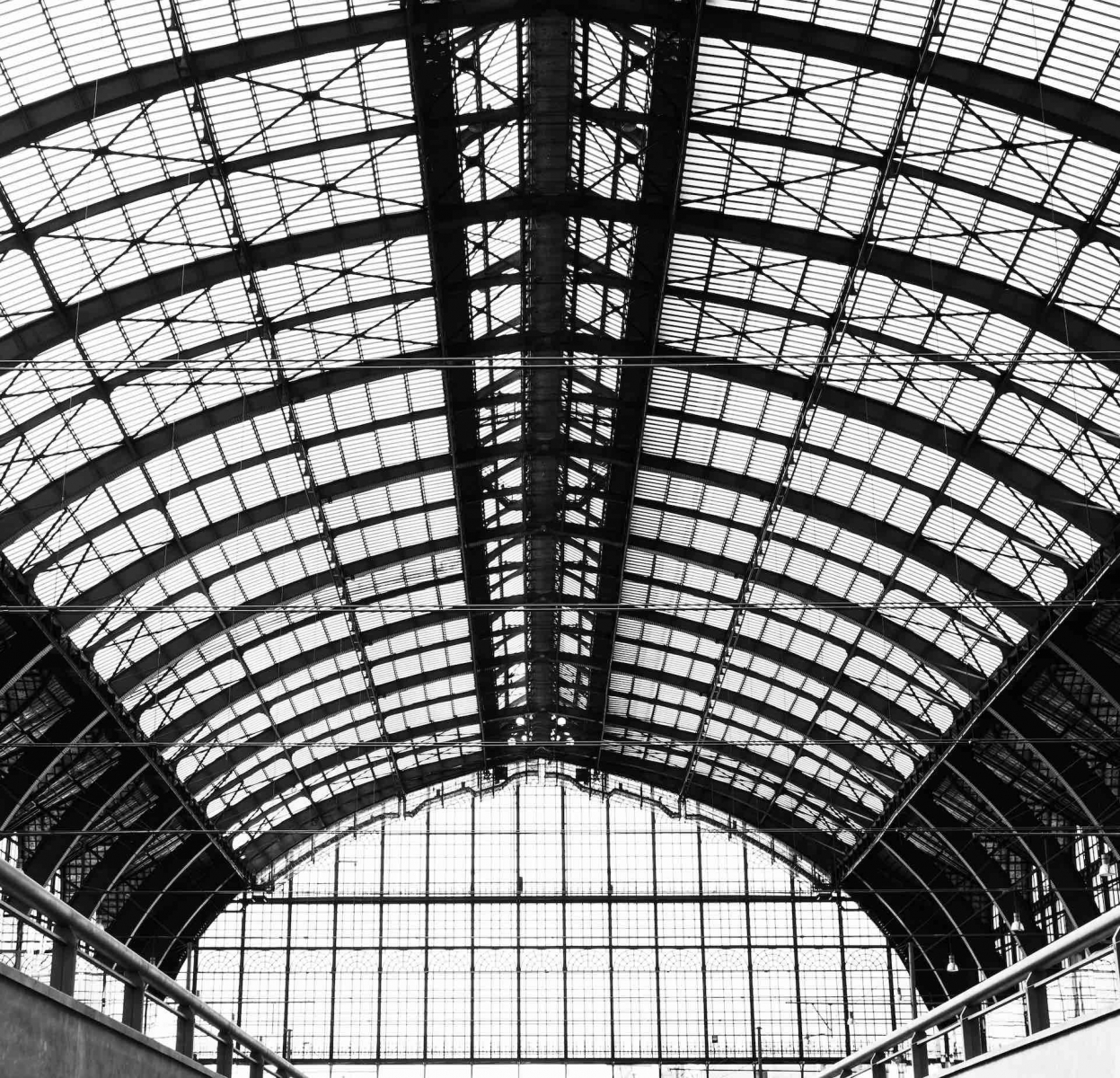 La construction en fer au-dessus de la gare centrale d'Anvers