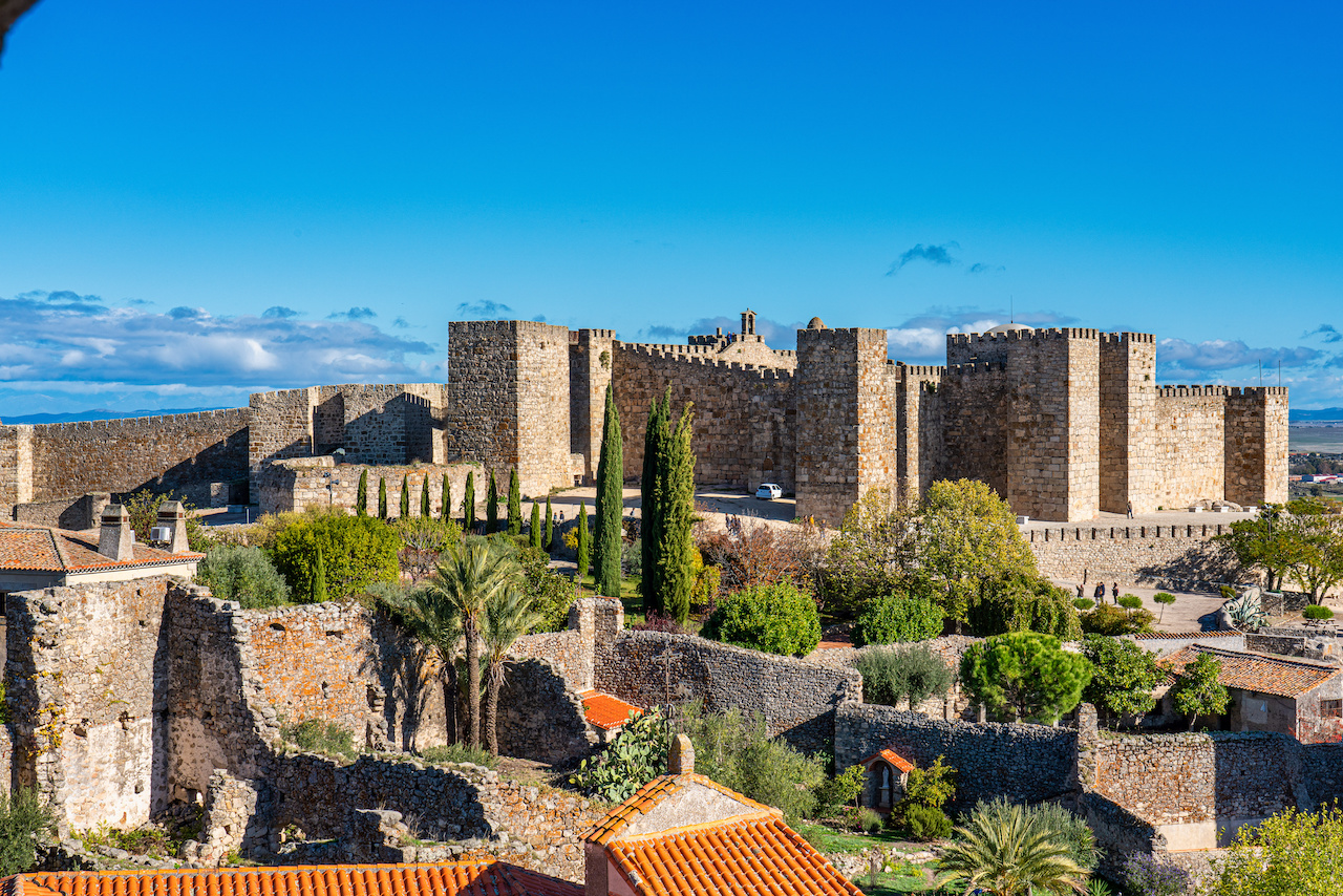 Замок Трухильо.  Бывшая арабская Алькасаба.  Трухильо, Экстрамадура, Испания.