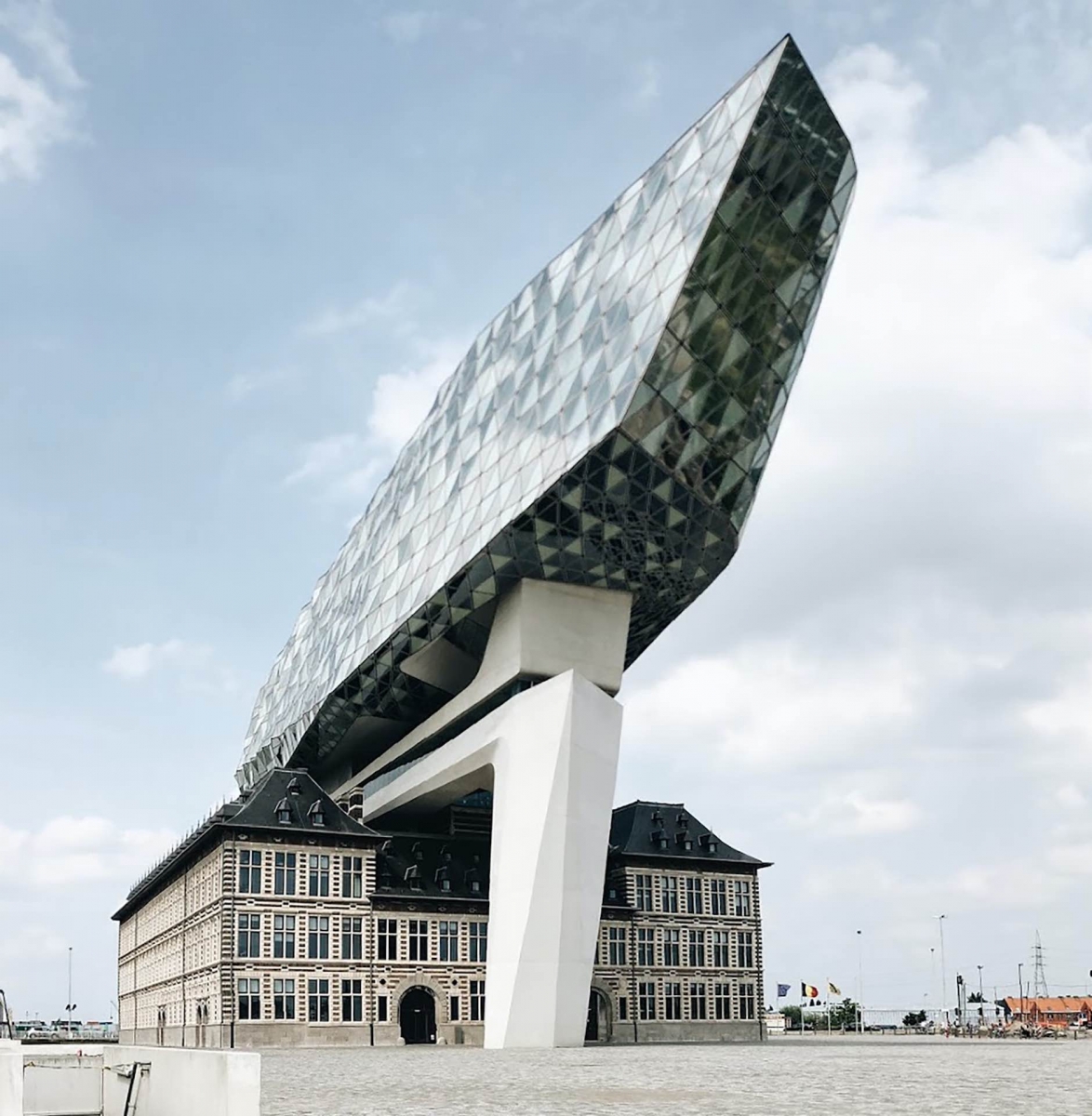 Antwerpener Hafenhaus von Zaha Hadid Architects, Antwerpen, Belgien