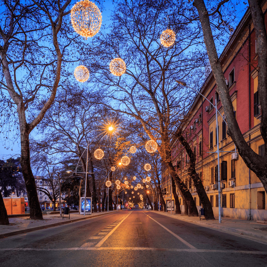 Tirana en época navideña