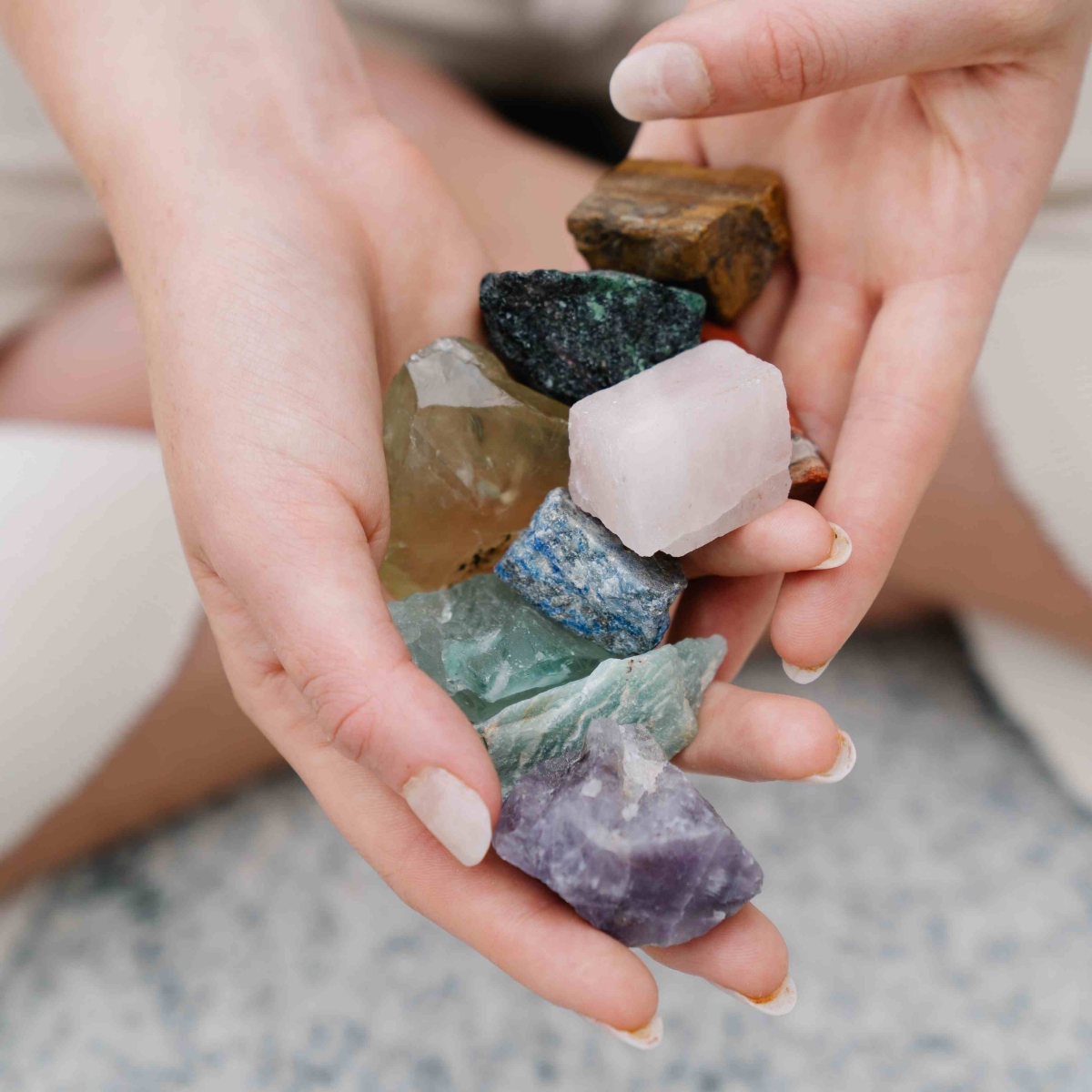 Shopping of precious stones in Burma (Myanmar)