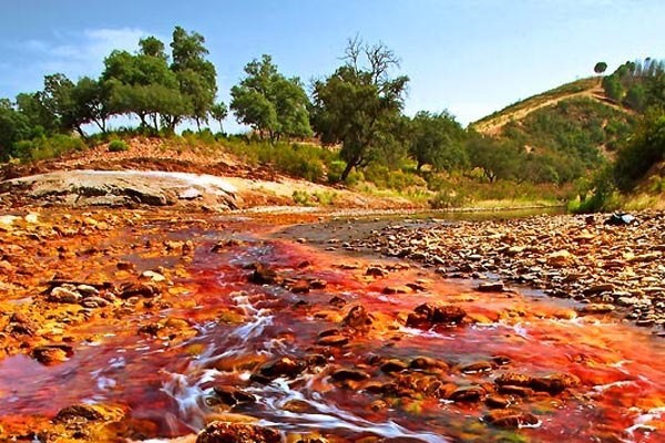 According to NASA, the area of the valleys of "red" river is similar to Mars surface 