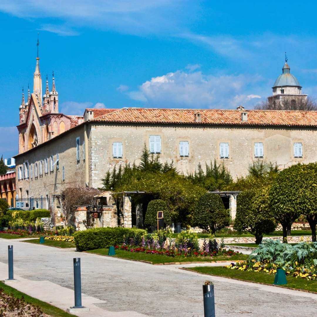 Los jardines ornamentales del monasterio franciscano de Cimiez, en Niza, Francia