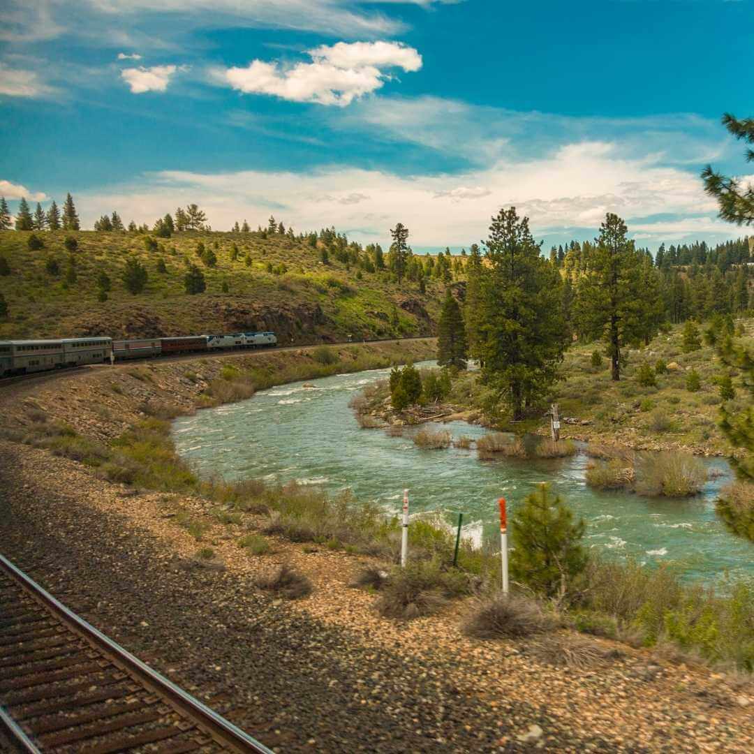 Viaggio in treno californiano Zephyr lungo il fiume Colorado