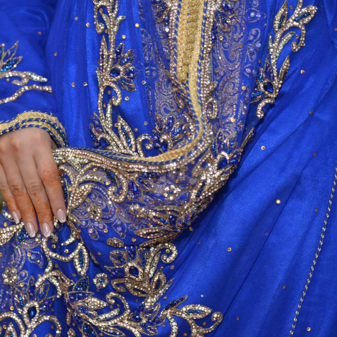 Le caftan marocain est une robe féminine traditionnelle marocaine, considérée comme l'un des vêtements traditionnels les plus anciens au monde pour les Marocains.