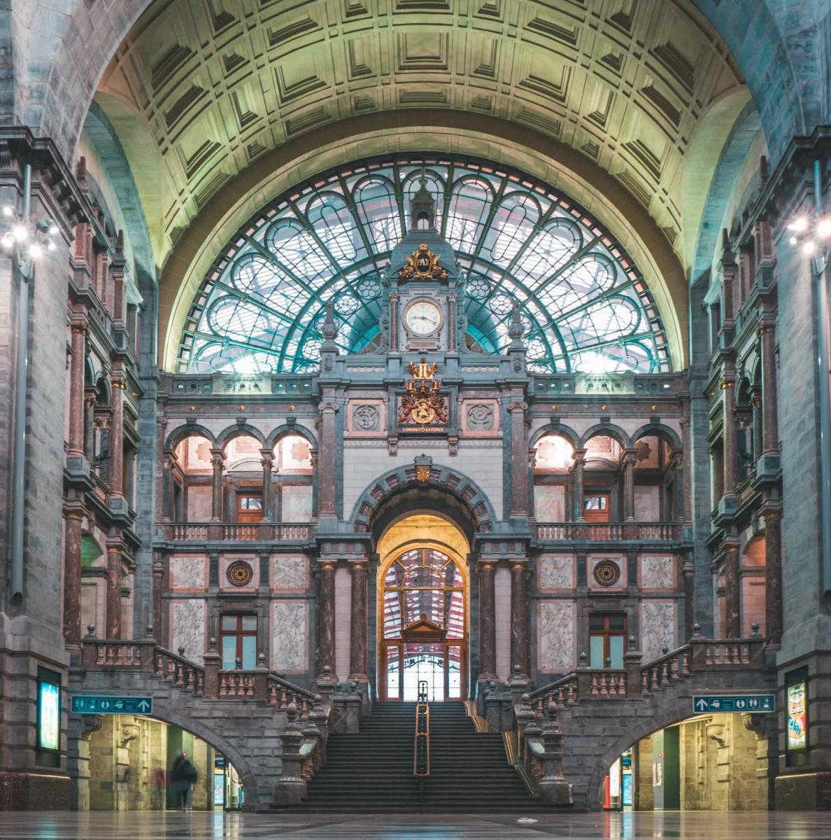 Interior de la estación de tren de Amberes