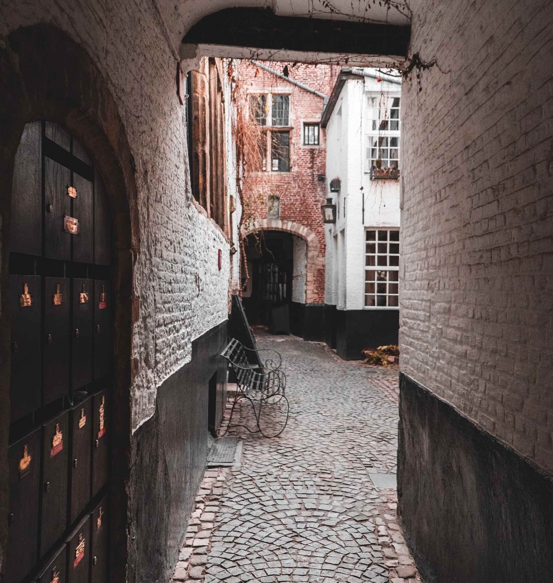 Narrow street in antwerp