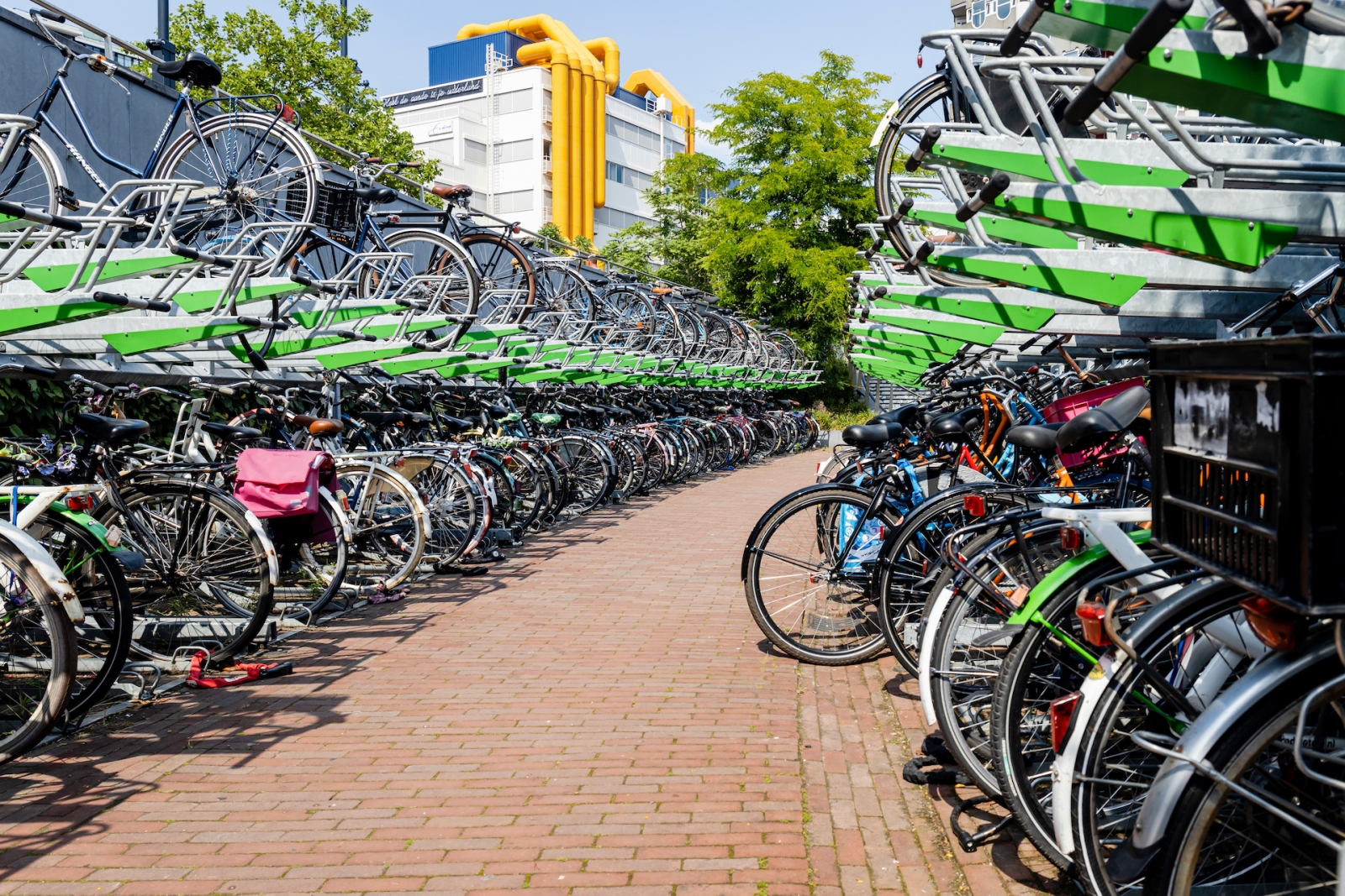 Aparcamiento de bicicletas en la estación de Rotterdam Blaak, Países Bajos