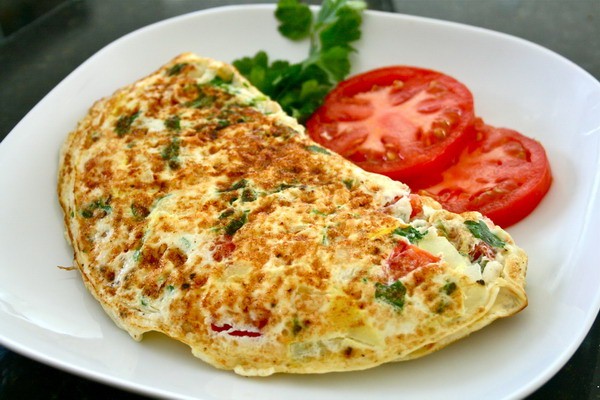 Sans l’omelette parisienne préparée à la vapeur avec des herbes, sans les croissants doux et sans le café aromatique l’image de l’art culinaire de la France ne sera pas complète