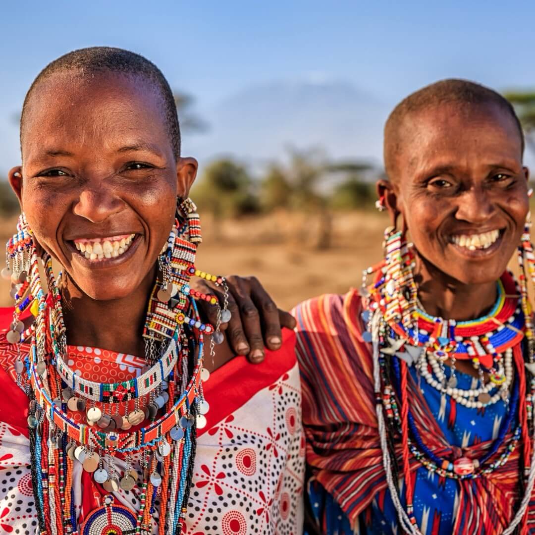 Dos mujeres africanas de la tribu masai, Kenia, África Oriental