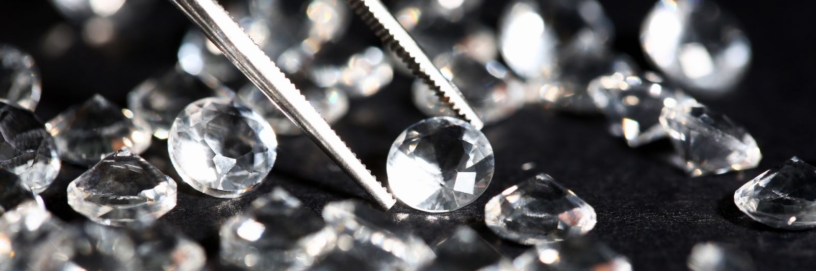 Scattering of white star diamonds on black