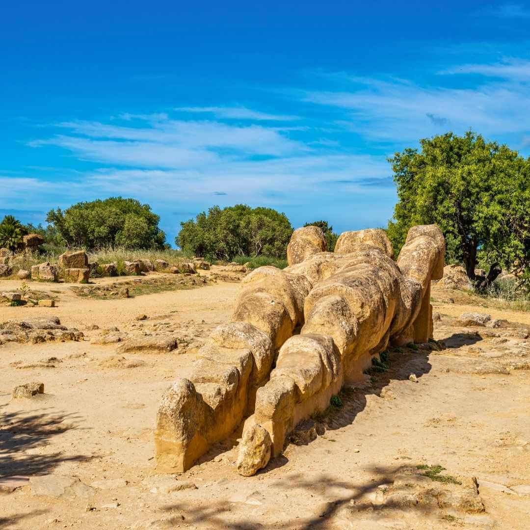 Statua di Atlante nel Tempio di Zeus Olimpio, Agrigento, Sicilia, Italia