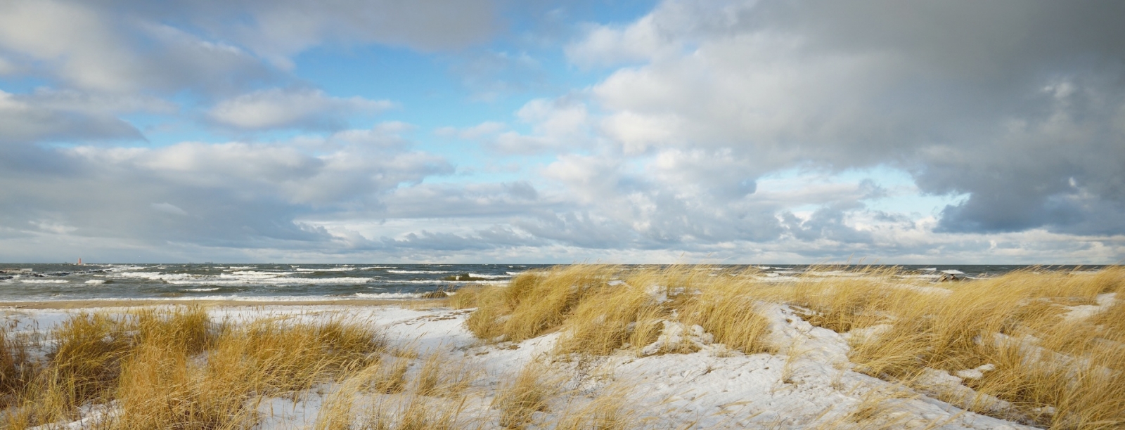 Nuages ​​de tempête au-dessus de la mer du Nord en été