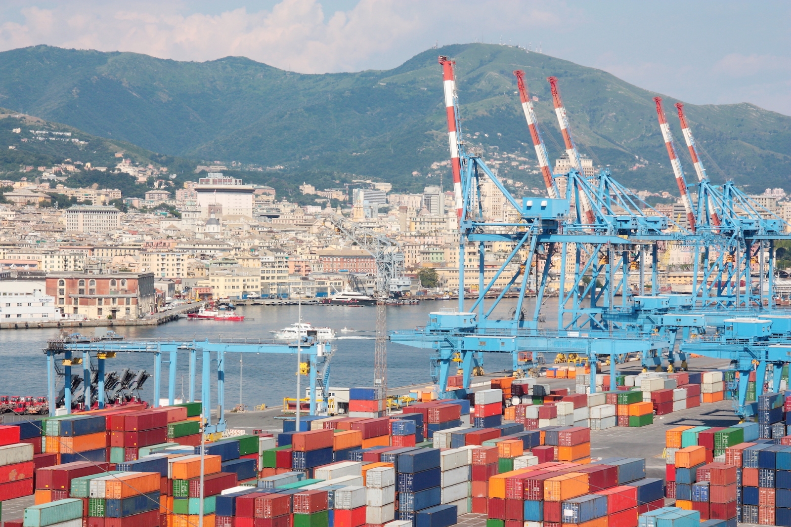 Container Terminal2 im Hafen von Genua Italien