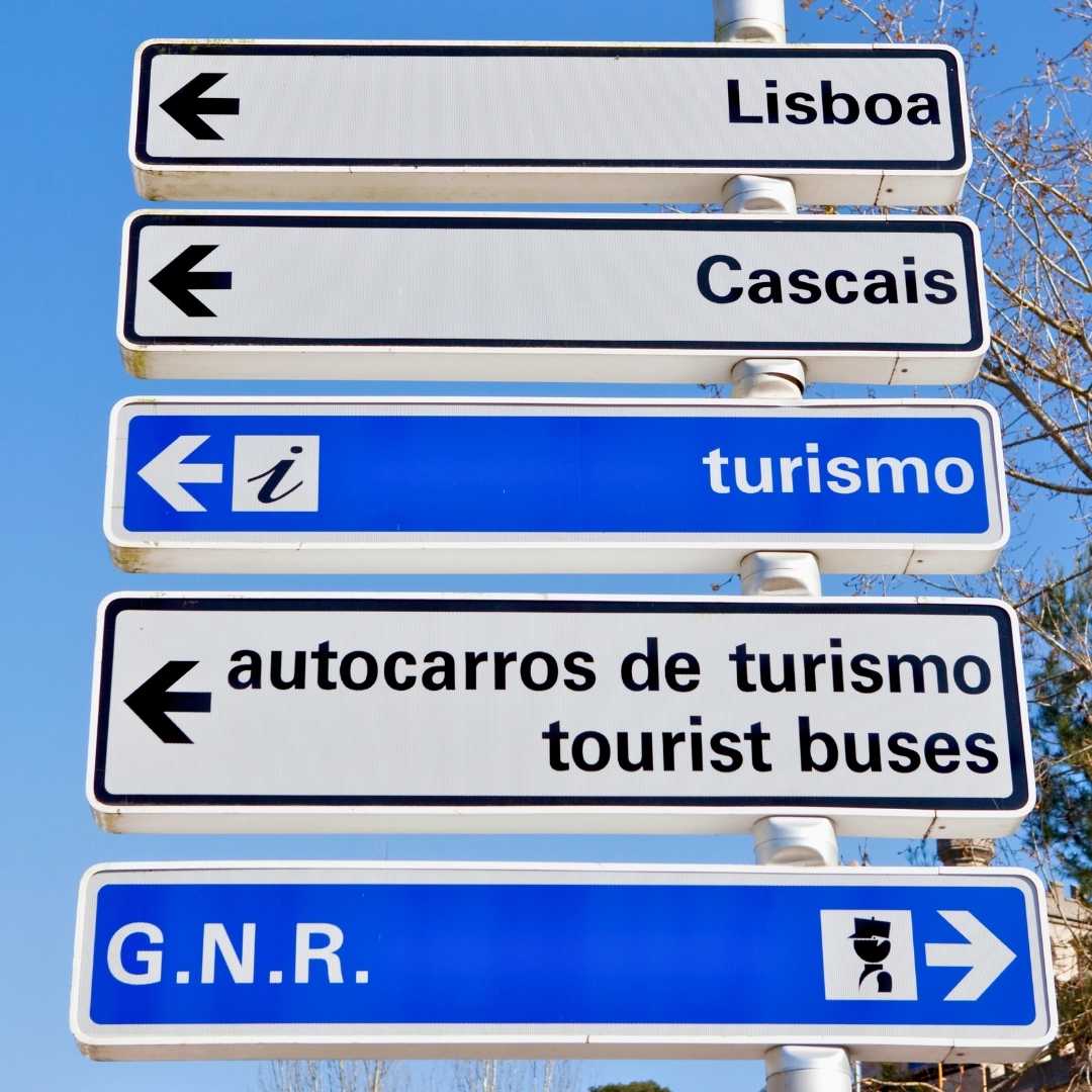 Straßenschild in Portugal Wegbeschreibung nach Lissabon