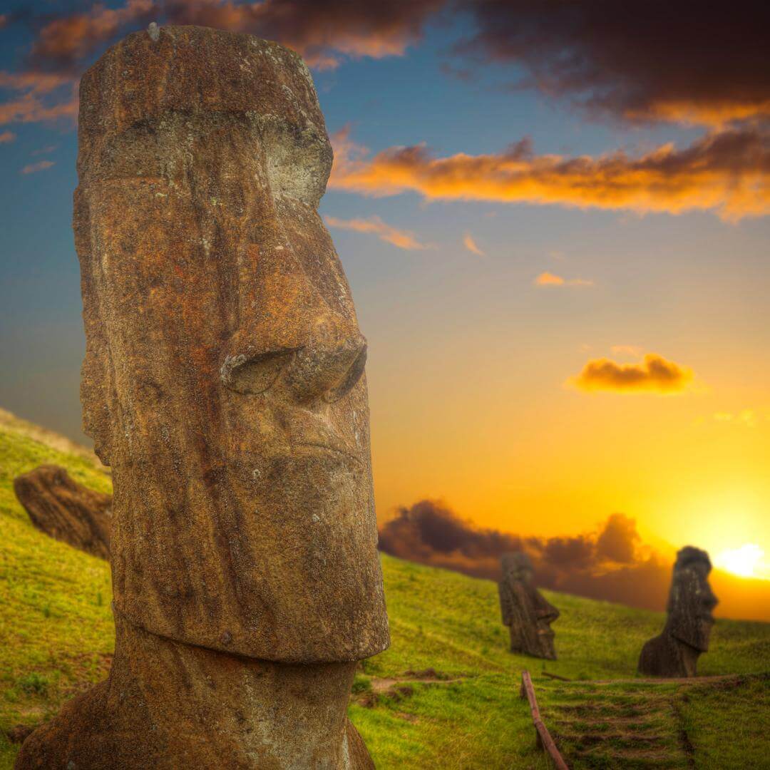 Моаис в Аху Тонгарики (остров Пасхи, Чили)