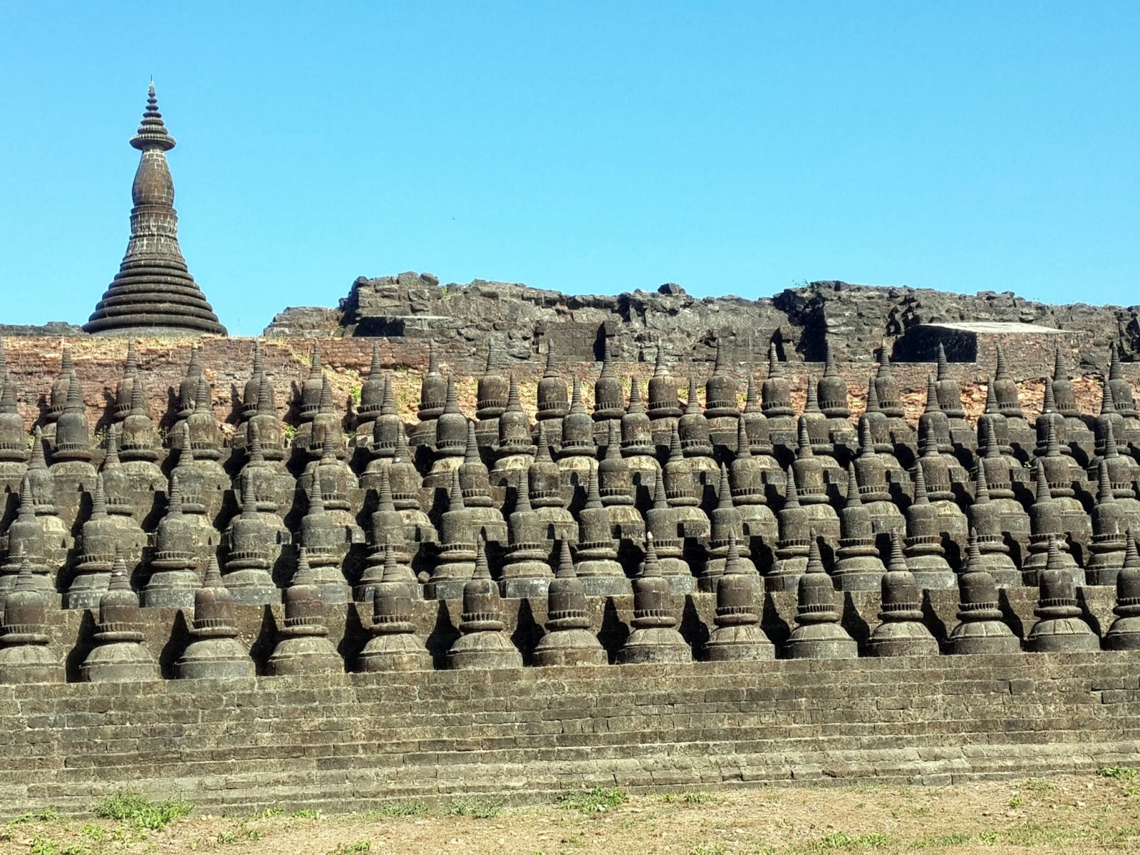 Pagoda di Koe Thaung in Birmania