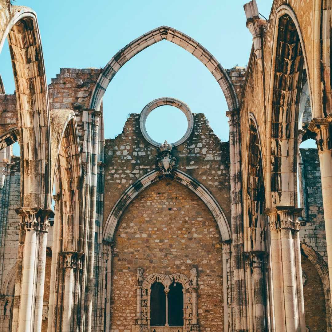 Le couvent de Notre-Dame du Mont Carmel (Convento da Ordem do Carmo) est une église catholique romaine gothique construite en 1393 dans la ville de Lisbonne au Portugal