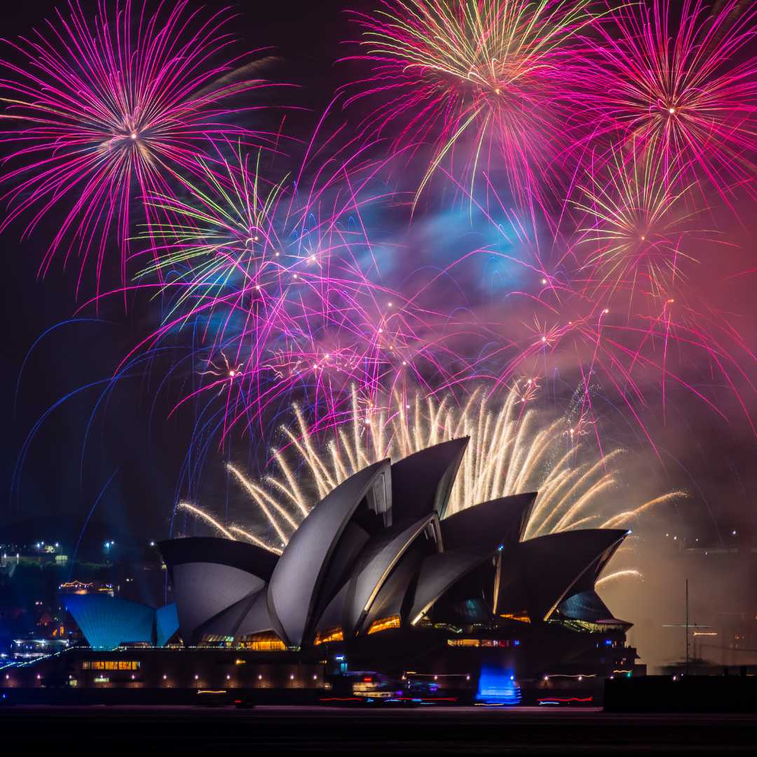 Fuochi d'artificio sul Teatro dell'Opera di Sydney in Australia