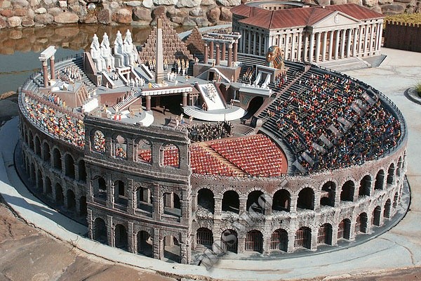 En toda la historia del Coliseo allí fueron matadas más de medio millón de personas y cerca de un millón de animales 