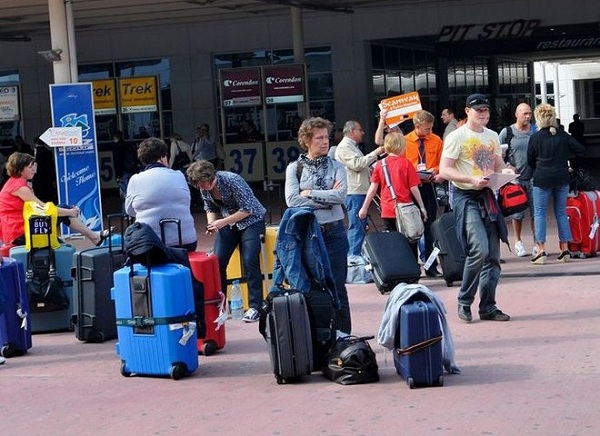 Accogliendo i turisti in aeroporto non farli aspettare 